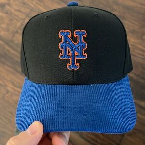 New York Mets x Mitchell & Ness Snapback
Corduroy Blue Brim

Worn Once